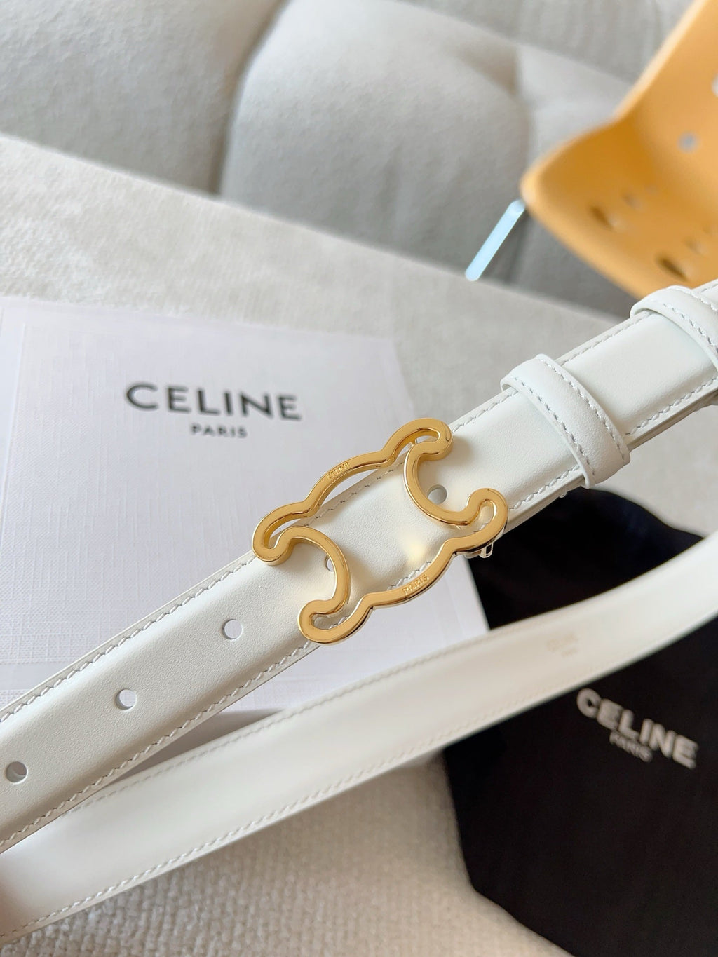 CELINE 25S TRIOMPHE BELT 25MM IN WHITE CALFSKIN GOLD HARDWARE 585788